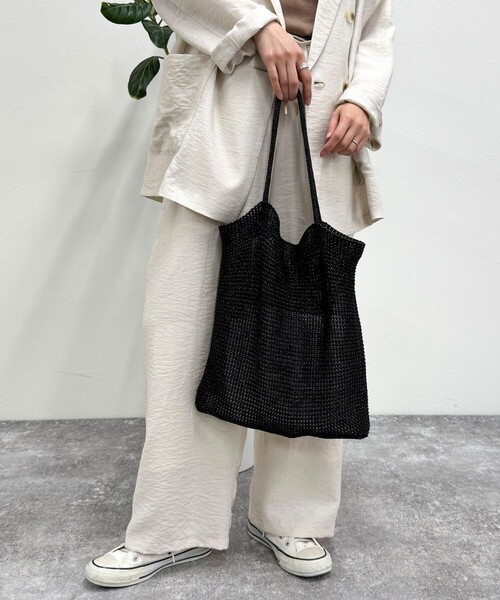 fredy emue（フレディエミュ）の「ラメ糸編みトートバッグ（トートバッグ・レディース・シルバー/ブラック・FREE）」の9枚目の写真