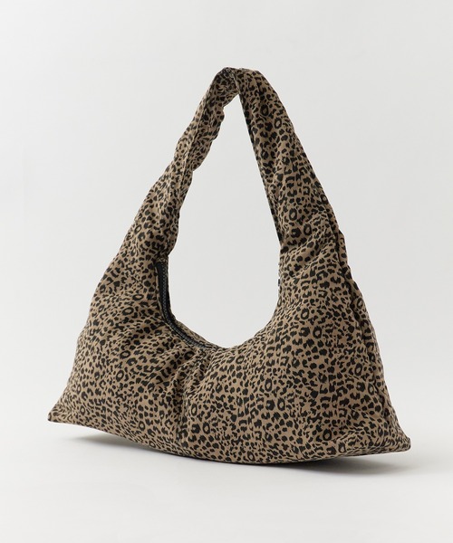 ROOPTOKYO(ループトウキョウ)の「Leopard print handbag / レオパード柄 ハンドバッグ(ショルダーバッグ・メンズ・ブラック/アイボリー/ベージュ・FREE)」の12枚目の写真