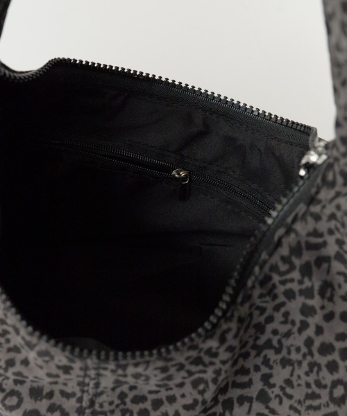 ROOPTOKYO(ループトウキョウ)の「Leopard print handbag / レオパード柄 ハンドバッグ(ショルダーバッグ・メンズ・ブラック/アイボリー/ベージュ・FREE)」の20枚目の写真