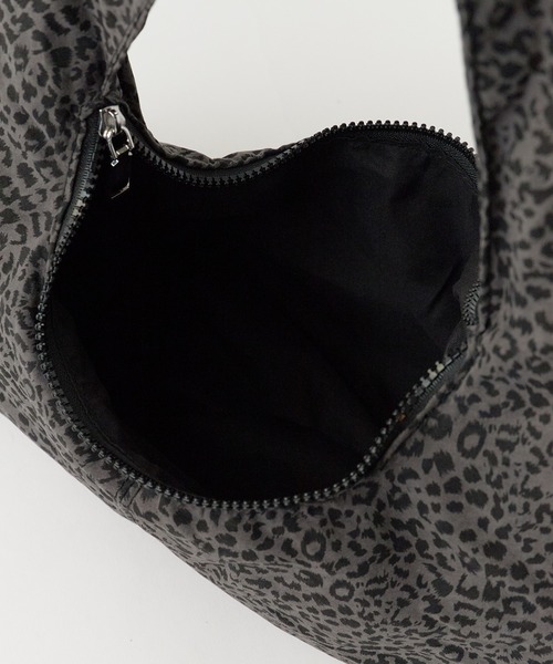 ROOPTOKYO(ループトウキョウ)の「Leopard print handbag / レオパード柄 ハンドバッグ(ショルダーバッグ・メンズ・ブラック/アイボリー/ベージュ・FREE)」の19枚目の写真