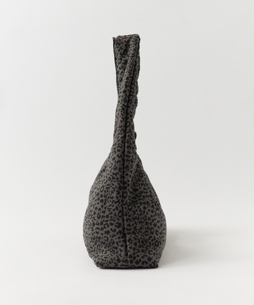 ROOPTOKYO(ループトウキョウ)の「Leopard print handbag / レオパード柄 ハンドバッグ(ショルダーバッグ・メンズ・ブラック/アイボリー/ベージュ・FREE)」の21枚目の写真