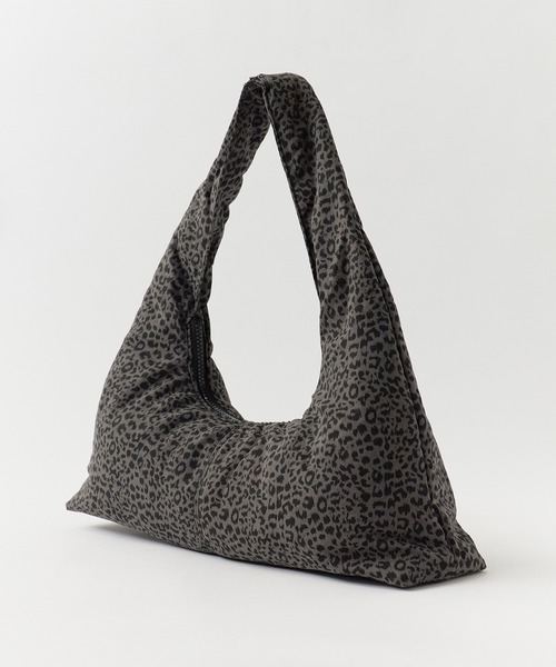 ROOPTOKYO(ループトウキョウ)の「Leopard print handbag / レオパード柄 ハンドバッグ(ショルダーバッグ・メンズ・ブラック/アイボリー/ベージュ・FREE)」の9枚目の写真