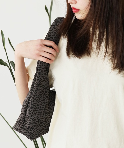 ROOPTOKYO(ループトウキョウ)の「Leopard print handbag / レオパード柄 ハンドバッグ(ショルダーバッグ・メンズ・ブラック/アイボリー/ベージュ・FREE)」の10枚目の写真