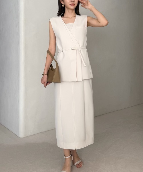 【anuans】ダブルフロントジレセットワンピース/白 anuans（アニュアンス）の「ダブルフロントジレセットワンピース