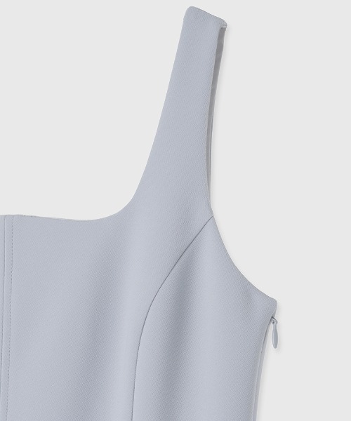 anuans（アニュアンス）の「ダブルフロントジレセットワンピース