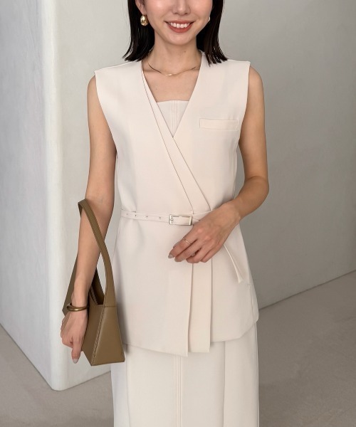 anuans（アニュアンス）の「ダブルフロントジレセットワンピース