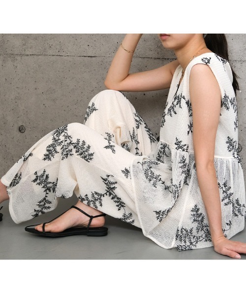 aquagarage（アクアガレージ）の「花柄刺繍メッシュワイドパンツ（その他パンツ・レディース・ブラック・M）」の2枚目の写真