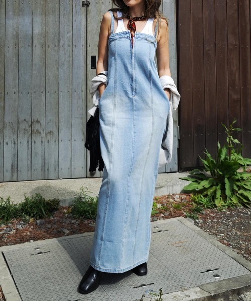esutoreja（エストレジャ）の「デニムキャミワンピース（ワンピース・レディース・ライトブルー/ブルー・FREE）」の2枚目の写真