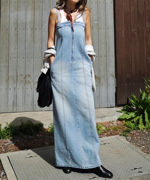 esutoreja（エストレジャ）の「デニムキャミワンピース（ワンピース・レディース・ライトブルー/ブルー・FREE）」の4枚目の写真