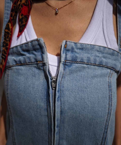 esutoreja（エストレジャ）の「デニムキャミワンピース（ワンピース・レディース・ライトブルー/ブルー・FREE）」の12枚目の写真