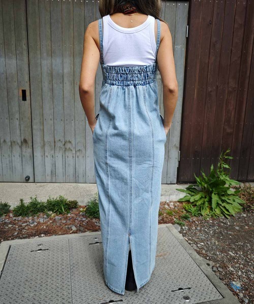 esutoreja（エストレジャ）の「デニムキャミワンピース（ワンピース・レディース・ライトブルー/ブルー・FREE）」の16枚目の写真