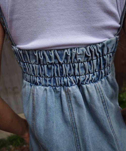 esutoreja（エストレジャ）の「デニムキャミワンピース（ワンピース・レディース・ライトブルー/ブルー・FREE）」の17枚目の写真
