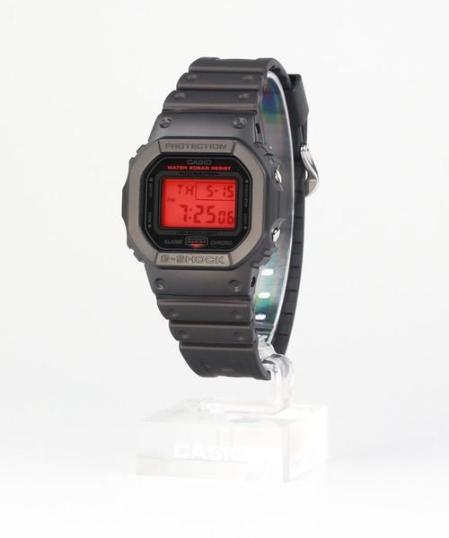 G-SHOCK(ジーショック)の「Black and Red Series / DW-5600BBR-1JF(デジタル腕時計・メンズ・ブラック×レッド・FREE)」の2枚目の写真