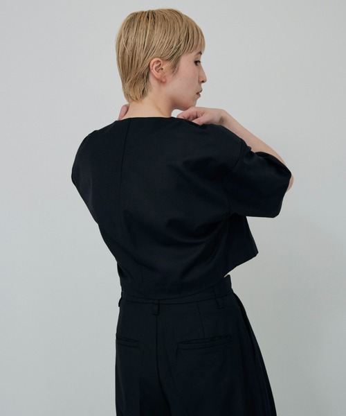 lit（リット）の「Over Shoulder Half Sleeve Jaket（ノーカラージャケット・レディース・ブラック/キナリ・FREE）」の10枚目の写真