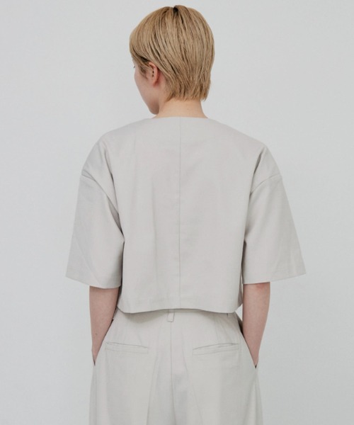 lit（リット）の「Over Shoulder Half Sleeve Jaket（ノーカラージャケット・レディース・ブラック/キナリ・FREE）」の6枚目の写真