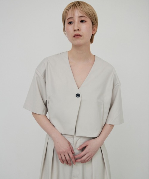 lit（リット）の「Over Shoulder Half Sleeve Jaket（ノーカラージャケット・レディース・ブラック/キナリ・FREE）」の3枚目の写真