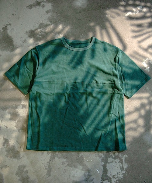Revo.(レボ)の「Revo. カノコ裏毛 SS Tee(Tシャツ/カットソー・メンズ・ブラック/グレイッシュベージュ/グリーン/ホワイト・2/1)」の4枚目の写真