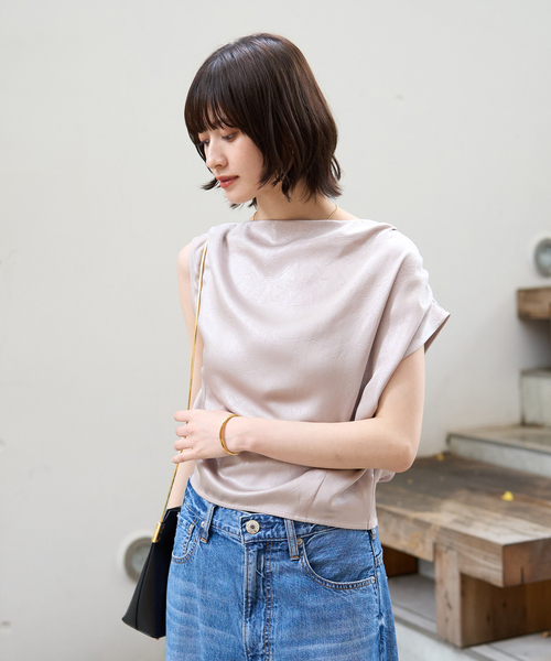 EMMA ROUGE VIF(エマルージュヴィフ)の「【一部店舗限定】アシメドレープブラウス(シャツ/ブラウス・レディース・オフホワイト/グレイッシュベージュ・フリー)」の4枚目の写真