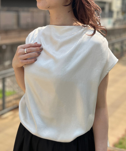 EMMA ROUGE VIF(エマルージュヴィフ)の「【一部店舗限定】アシメドレープブラウス(シャツ/ブラウス・レディース・オフホワイト/グレイッシュベージュ・フリー)」の21枚目の写真
