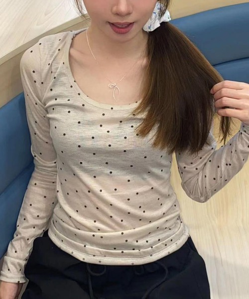 MEMECLE(メメクル)の「【 MEMECLE / メメクル 】ドット Uネックカットソー(Tシャツ/カットソー・レディース・グレー/アイボリー・M/L/S)」の9枚目の写真