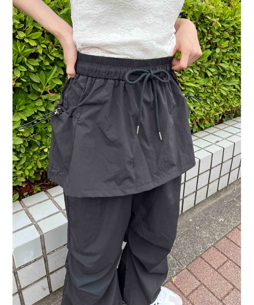 WC（ダブル シー）の「スカートドッキングナイロンパンツ（その他パンツ・レディース・チャコールグレー/ブラック・FREE）」の4枚目の写真