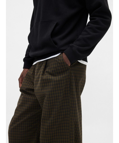 GAP（ギャップ）の「プレイド タック入りパンツ（その他パンツ・メンズ・ホワイト系その他/カーキ/ブラック・XS/S/M/L/XL）」の10枚目の写真