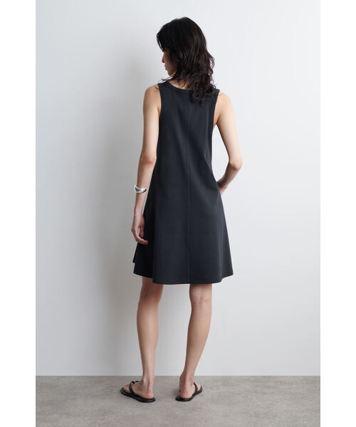 COS（コス）の「コットンジャージー ミニ スウィングドレス（ワンピース・レディース・レッド/ネイビー・S/M/L/XS）」の3枚目の写真