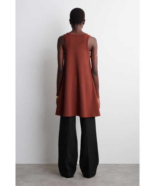 COS（コス）の「コットンジャージー ミニ スウィングドレス（ワンピース・レディース・レッド/ネイビー・S/M/L/XS）」の9枚目の写真