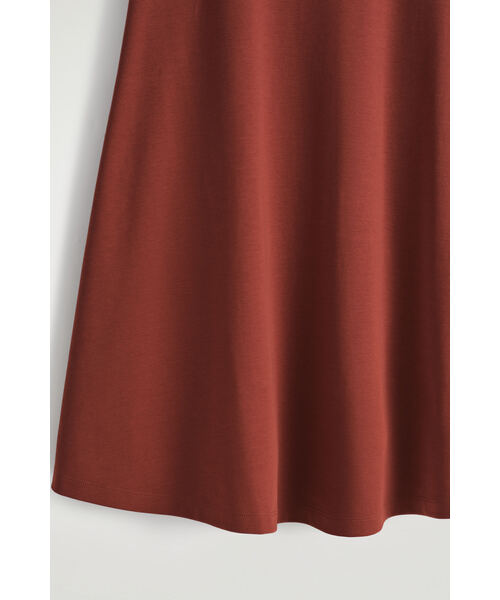 COS（コス）の「コットンジャージー ミニ スウィングドレス（ワンピース・レディース・レッド/ネイビー・S/M/L/XS）」の12枚目の写真