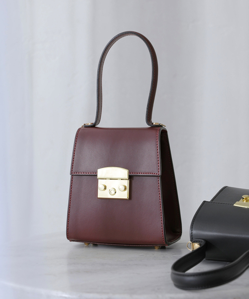 La TOTALITE(ラトータリテ)の「MILOS/ミロス ビット付きミニバッグ(ショルダーバッグ・レディース・ボルドー/ブラック・FREE)」の7枚目の写真