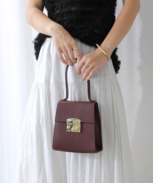 La TOTALITE(ラトータリテ)の「MILOS/ミロス ビット付きミニバッグ(ショルダーバッグ・レディース・ボルドー/ブラック・FREE)」の8枚目の写真