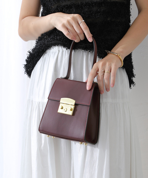 La TOTALITE(ラトータリテ)の「MILOS/ミロス ビット付きミニバッグ(ショルダーバッグ・レディース・ボルドー/ブラック・FREE)」の9枚目の写真