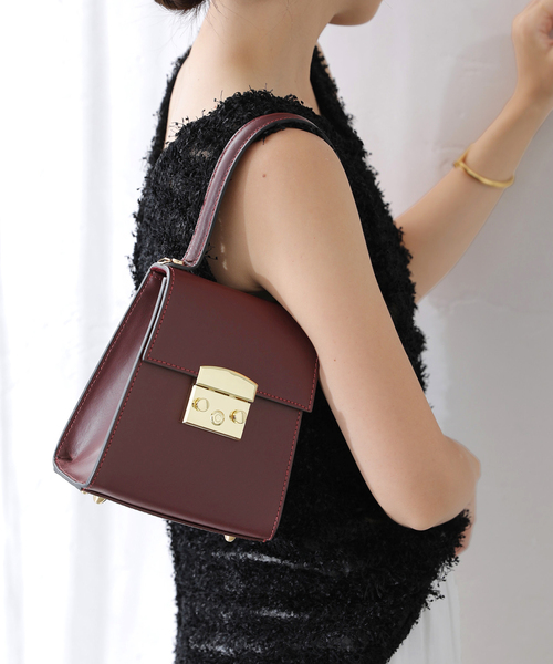 La TOTALITE(ラトータリテ)の「MILOS/ミロス ビット付きミニバッグ(ショルダーバッグ・レディース・ボルドー/ブラック・FREE)」の10枚目の写真