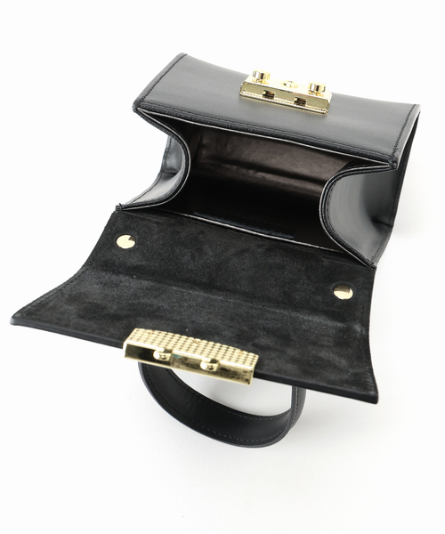 La TOTALITE(ラトータリテ)の「MILOS/ミロス ビット付きミニバッグ(ショルダーバッグ・レディース・ボルドー/ブラック・FREE)」の17枚目の写真