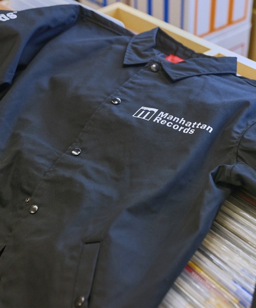 TENGA(テンガ)の「TENGA×Manhattan Records Coach JKT(その他アウター・メンズ・ベージュ/ブラック・MEDIUM/LARGE)」の3枚目の写真