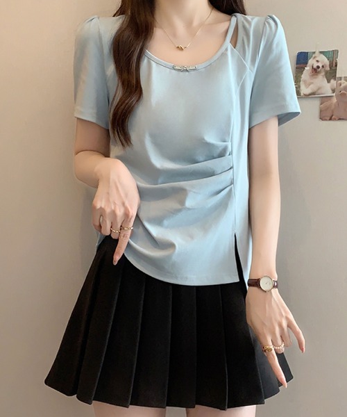 2ly2（トゥーリートゥー）の「ドレープ＆カットデザイントップス（Tシャツ/カットソー・レディース・ブルー/ホワイト/ブラック・FREE）」の9枚目の写真