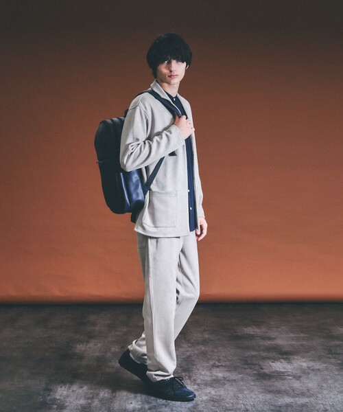 ABAHOUSE（アバハウス）の「【WEB別注】シボレザー スマートリュック / バックパック / 15.0インチPC対応 / A4サイズ対応可能（バックパック/リュック・メンズ・ネイビー/ブラック/グレー・フリー）」の4枚目の写真