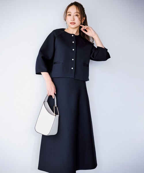 UNFILO（アンフィーロ）の「BEAUTY FORM KNIT フレアスカート（スカート・レディース・ネイビー系/ベージュ系/ブラック系・SMALL/MEDIUM/LARGE）」の3枚目の写真