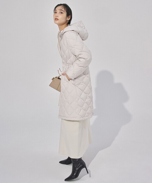 UNFILO（アンフィーロ）の「BEAUTY FORM KNIT フレアスカート（スカート・レディース・ネイビー系/ベージュ系/ブラック系・SMALL/MEDIUM/LARGE）」の4枚目の写真