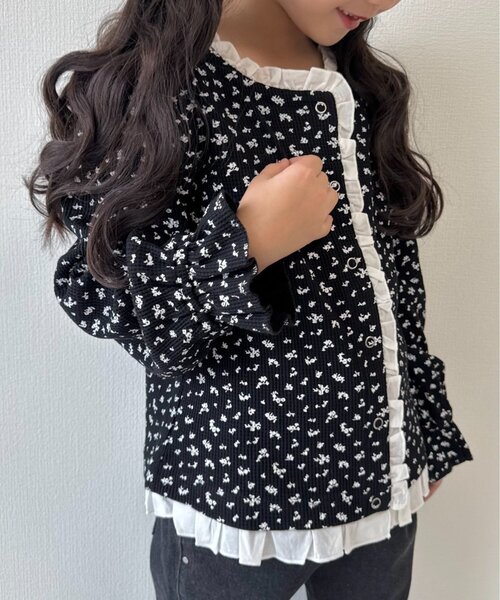 CIAOPANIC TYPY(チャオパニックティピー)の「【WEB限定】【KIDS】フラワープリントフリルワッフルスナップカーデ(カーディガン/ボレロ・キッズ・グレー/ブラック/アイボリー・150/130/110)」の3枚目の写真