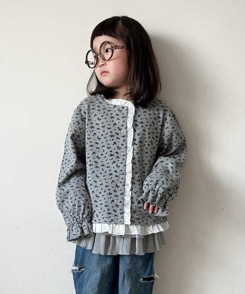 CIAOPANIC TYPY(チャオパニックティピー)の「【WEB限定】【KIDS】フラワープリントフリルワッフルスナップカーデ(カーディガン/ボレロ・キッズ・グレー/ブラック/アイボリー・150/130/110)」の8枚目の写真