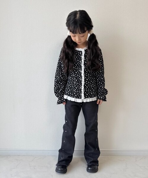 CIAOPANIC TYPY(チャオパニックティピー)の「【WEB限定】【KIDS】フラワープリントフリルワッフルスナップカーデ(カーディガン/ボレロ・キッズ・グレー/ブラック/アイボリー・150/130/110)」の11枚目の写真