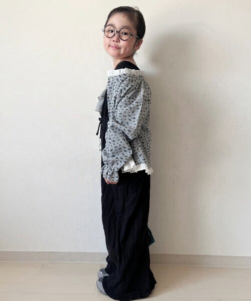 CIAOPANIC TYPY(チャオパニックティピー)の「【WEB限定】【KIDS】フラワープリントフリルワッフルスナップカーデ(カーディガン/ボレロ・キッズ・グレー/ブラック/アイボリー・150/130/110)」の12枚目の写真