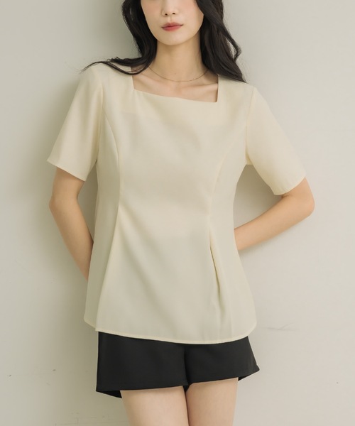 NEUNA(ヌナ)の「【着るだけでシルエット美人◎】スクエアペプラム(Tシャツ/カットソー・レディース・アイボリー/ブラック・FREE)」の1枚目の写真