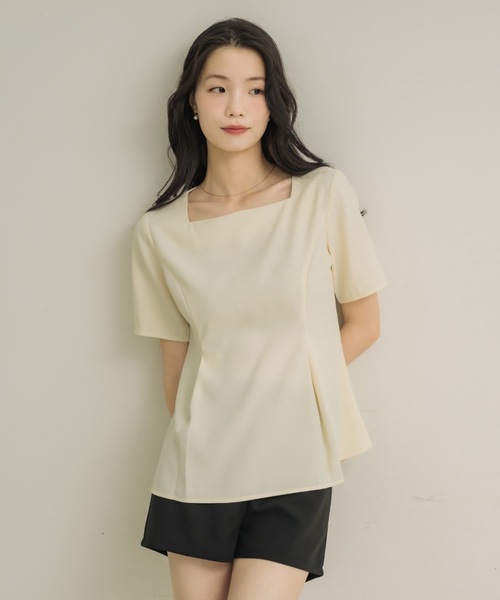 NEUNA(ヌナ)の「【着るだけでシルエット美人◎】スクエアペプラム(Tシャツ/カットソー・レディース・アイボリー/ブラック・FREE)」の5枚目の写真