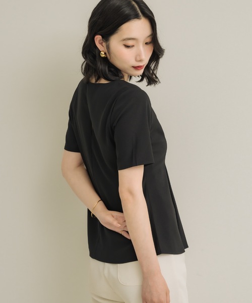 NEUNA(ヌナ)の「【着るだけでシルエット美人◎】スクエアペプラム(Tシャツ/カットソー・レディース・アイボリー/ブラック・FREE)」の20枚目の写真