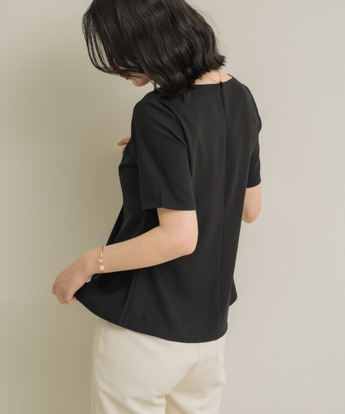 NEUNA(ヌナ)の「【着るだけでシルエット美人◎】スクエアペプラム(Tシャツ/カットソー・レディース・アイボリー/ブラック・FREE)」の21枚目の写真