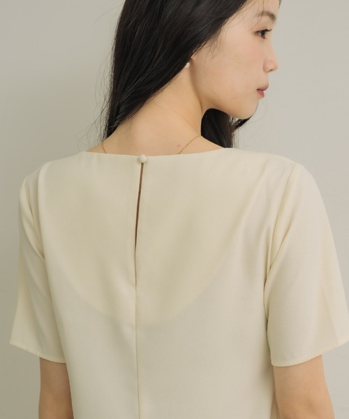 NEUNA(ヌナ)の「【着るだけでシルエット美人◎】スクエアペプラム(Tシャツ/カットソー・レディース・アイボリー/ブラック・FREE)」の9枚目の写真