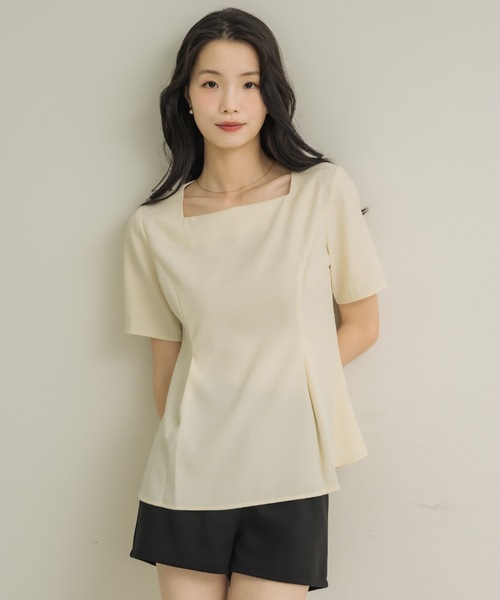 NEUNA(ヌナ)の「【着るだけでシルエット美人◎】スクエアペプラム(Tシャツ/カットソー・レディース・アイボリー/ブラック・FREE)」の18枚目の写真