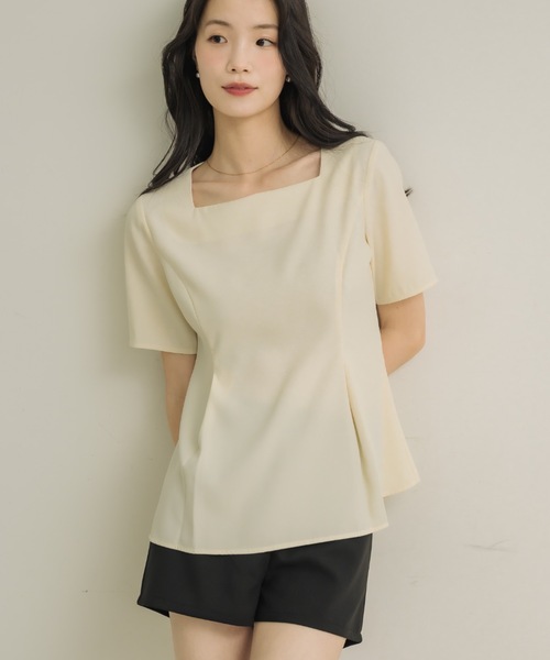 NEUNA(ヌナ)の「【着るだけでシルエット美人◎】スクエアペプラム(Tシャツ/カットソー・レディース・アイボリー/ブラック・FREE)」の14枚目の写真